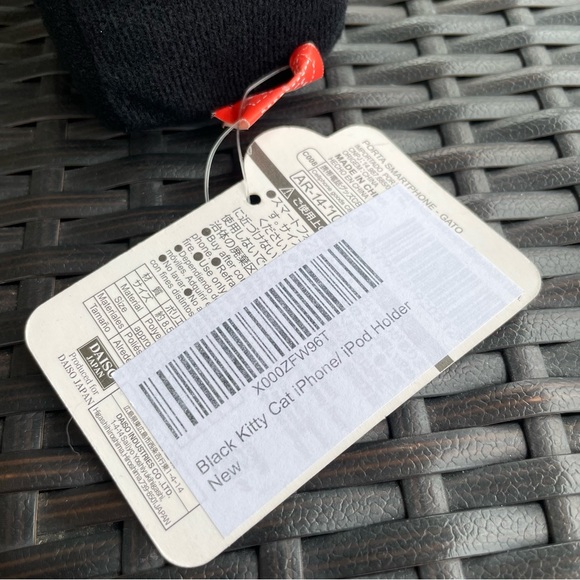 Daiso Japan Black Cat iPhone/iPod Holder - Picture 8 of 8